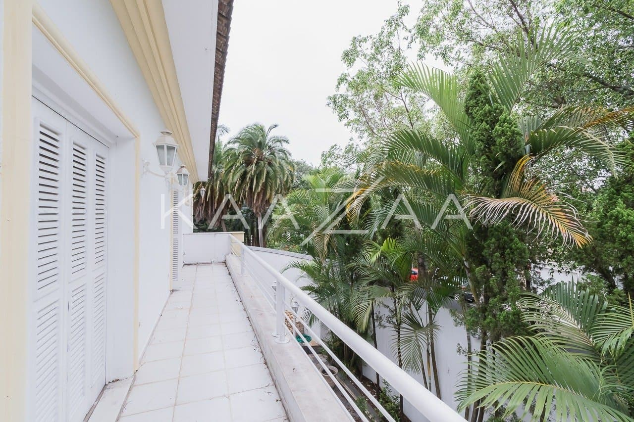 Ambientes leves e espaçosos, nesta casa de 480m² com 4 suítes no Jardim Paulista. - Foto 16