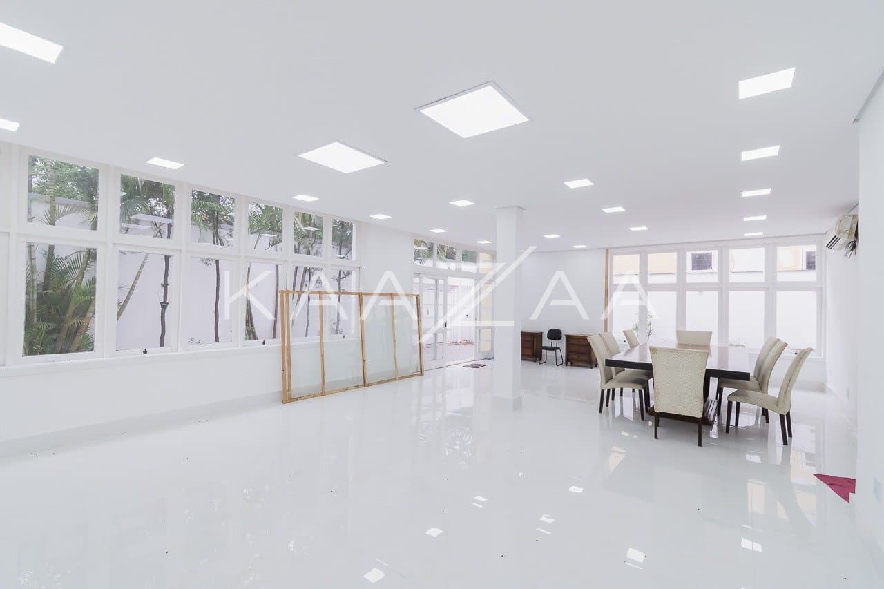 Ambientes leves e espaçosos, nesta casa de 480m² com 4 suítes no Jardim Paulista. - Foto 6
