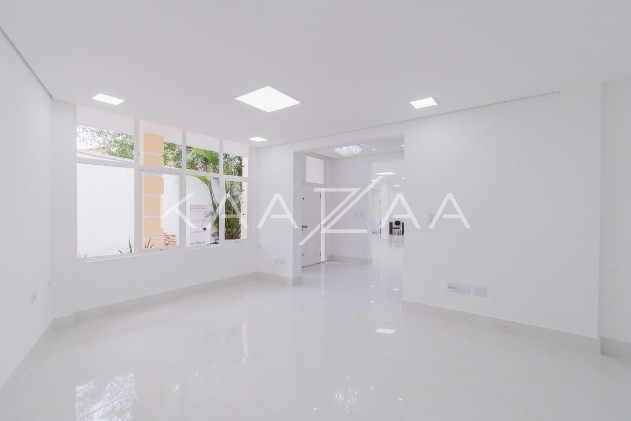 Ambientes leves e espaçosos, nesta casa de 480m² com 4 suítes no Jardim Paulista. - Foto 1