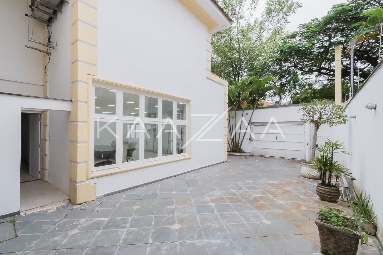 Ambientes leves e espaçosos, nesta casa de 480m² com 4 suítes no Jardim Paulista. - Foto 9