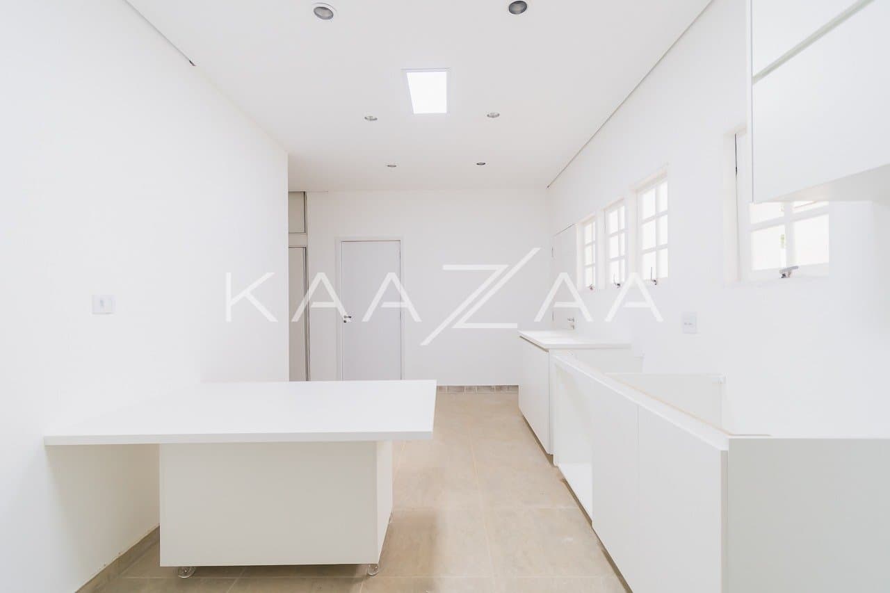 Ambientes leves e espaçosos, nesta casa de 480m² com 4 suítes no Jardim Paulista. - Foto 11