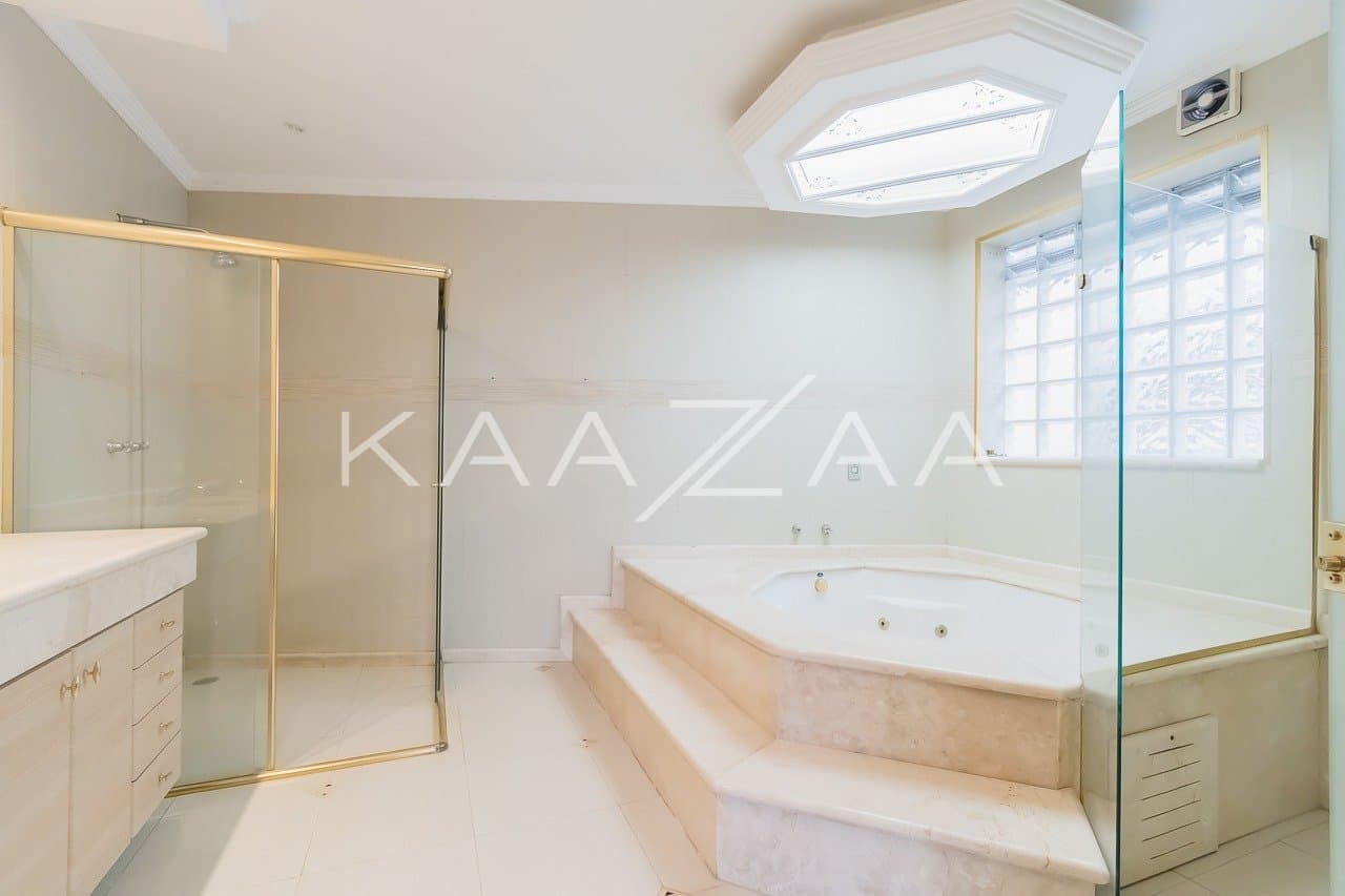 Ambientes leves e espaçosos, nesta casa de 480m² com 4 suítes no Jardim Paulista. - Foto 18