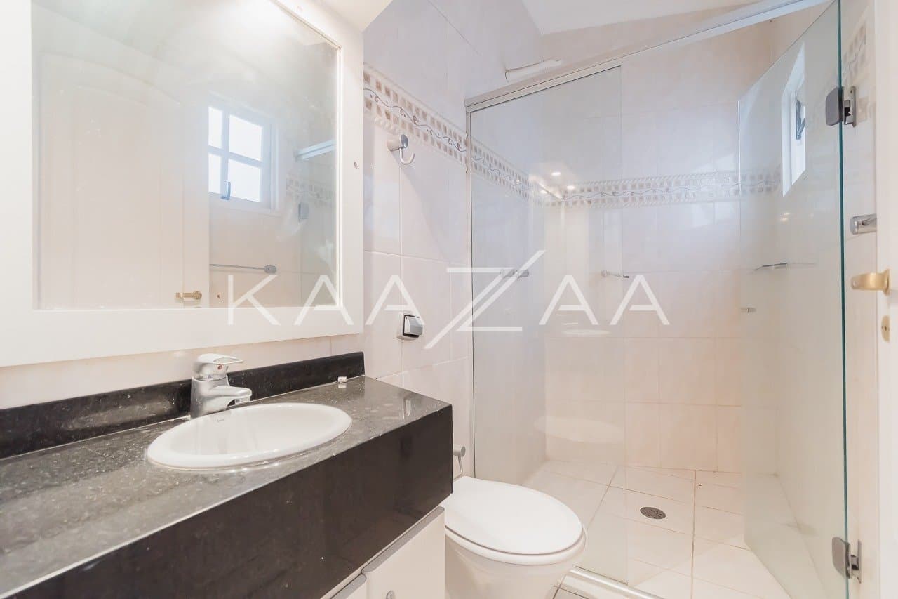 Ambientes leves e espaçosos, nesta casa de 480m² com 4 suítes no Jardim Paulista. - Foto 23