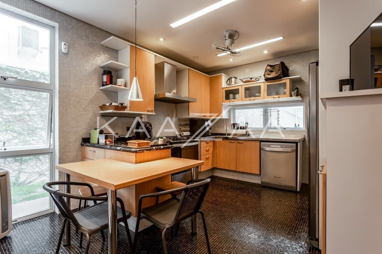 Casa super prática e bem construída. Muita luz natural e tranquilidade no Jardim Europa. - Foto 11