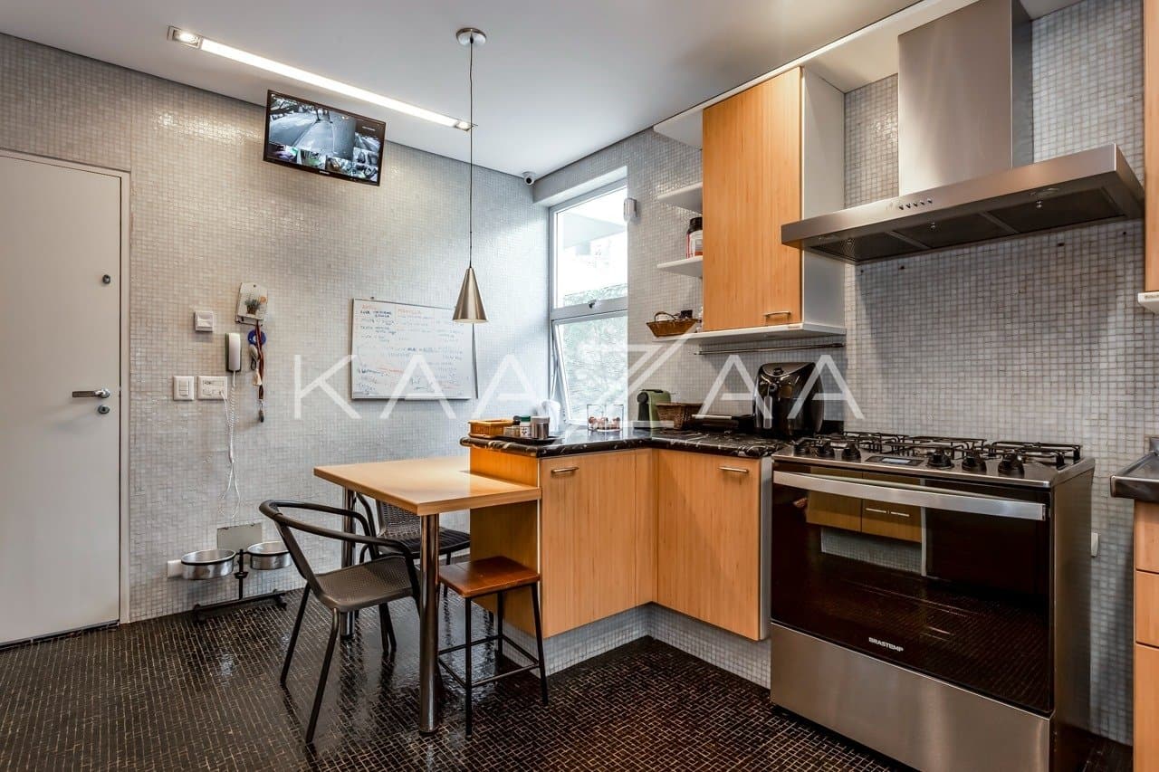 Casa super prática e bem construída. Muita luz natural e tranquilidade no Jardim Europa. - Foto 12