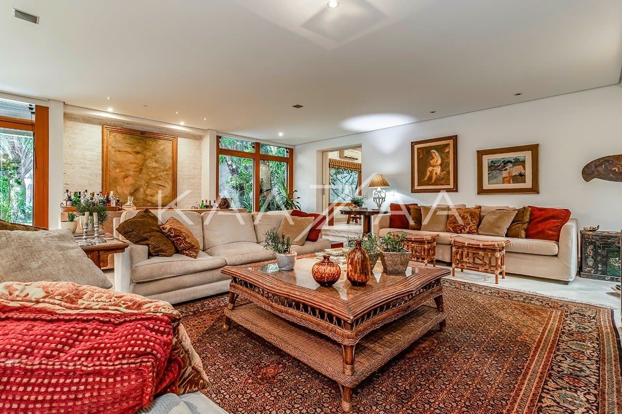 Uma casa rodeada de bom gosto, feita para renovar as energias. No Jardim Guedala. - Foto 6