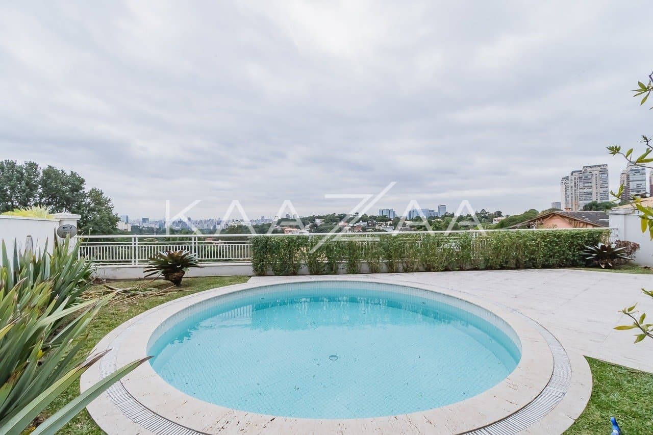 Espaços super amplos, muitos verdes e uma vista divina. Casa no estilo europeu, na Cidade Jardim. - Foto 2