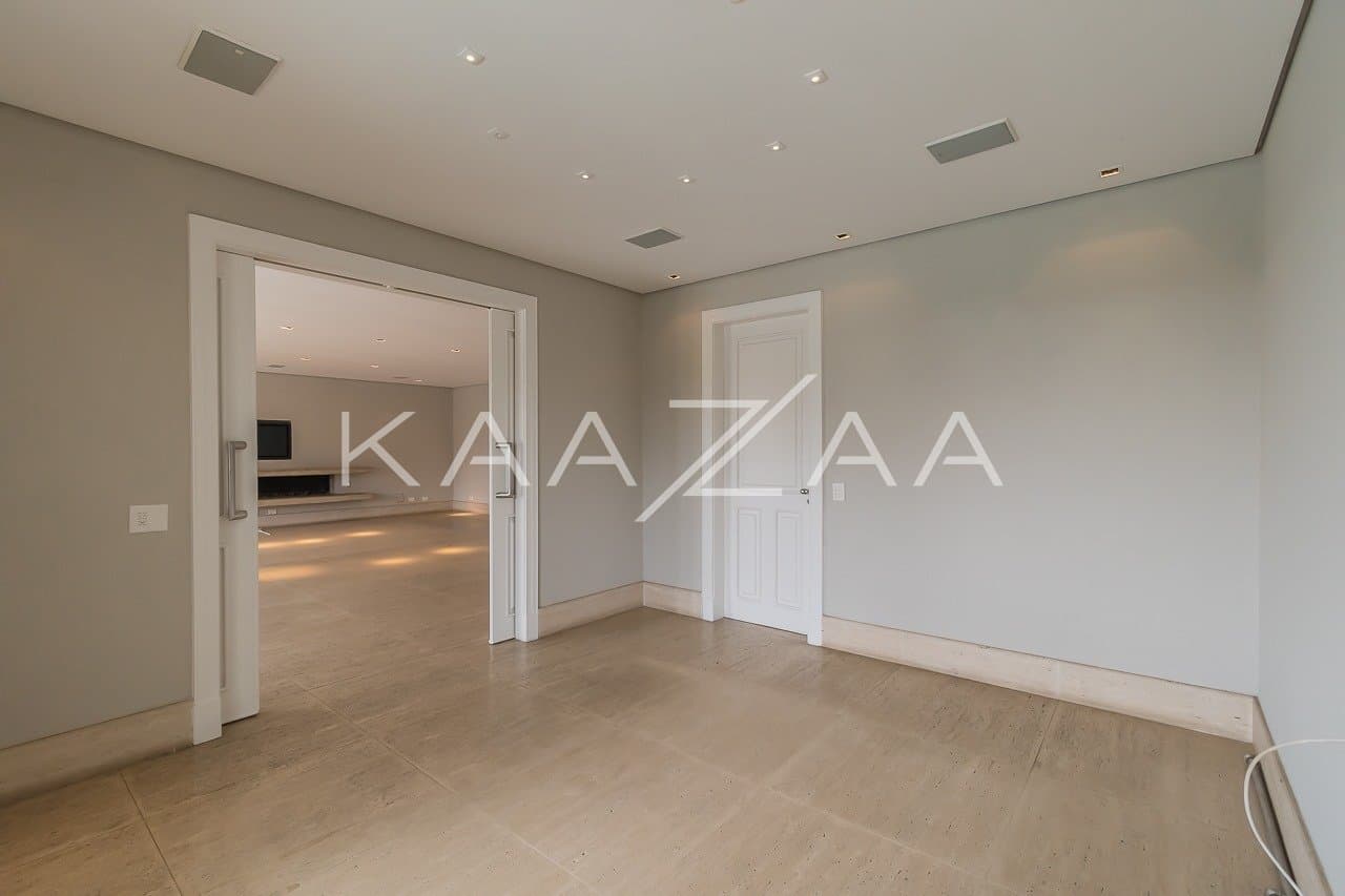 Espaços super amplos, muitos verdes e uma vista divina. Casa no estilo europeu, na Cidade Jardim. - Foto 8