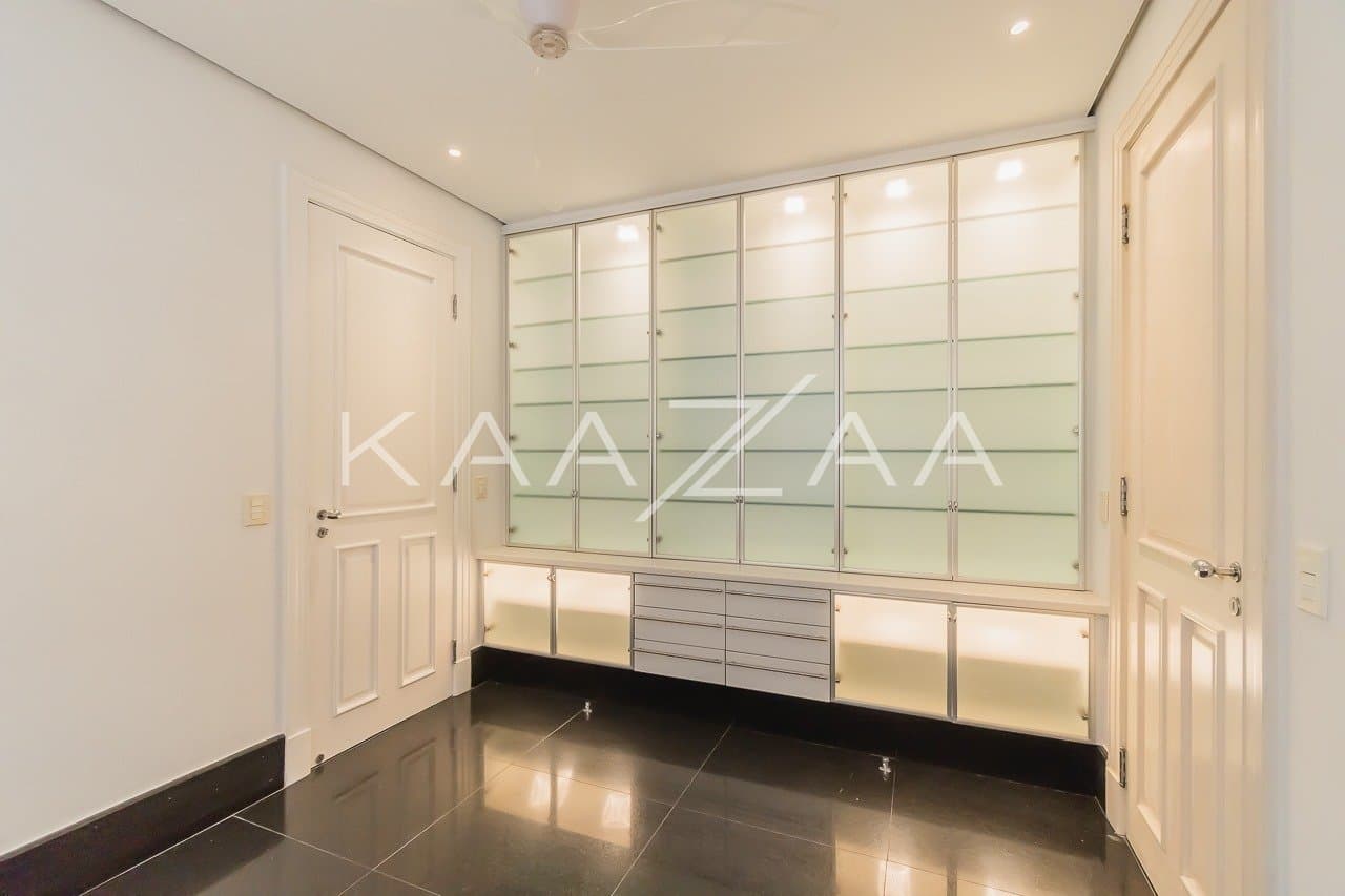 Espaços super amplos, muitos verdes e uma vista divina. Casa no estilo europeu, na Cidade Jardim. - Foto 9