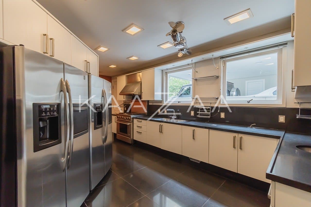 Espaços super amplos, muitos verdes e uma vista divina. Casa no estilo europeu, na Cidade Jardim. - Foto 10