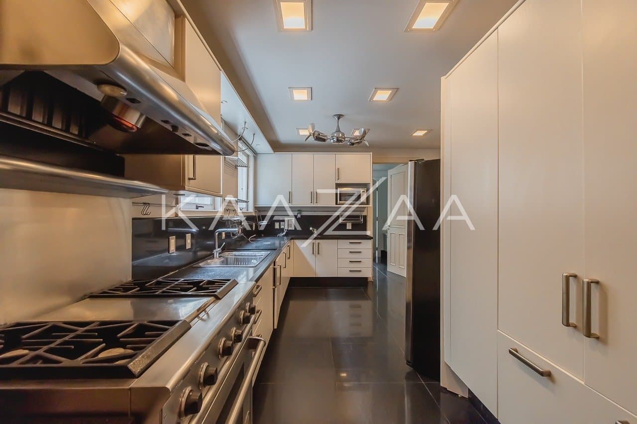 Espaços super amplos, muitos verdes e uma vista divina. Casa no estilo europeu, na Cidade Jardim. - Foto 12