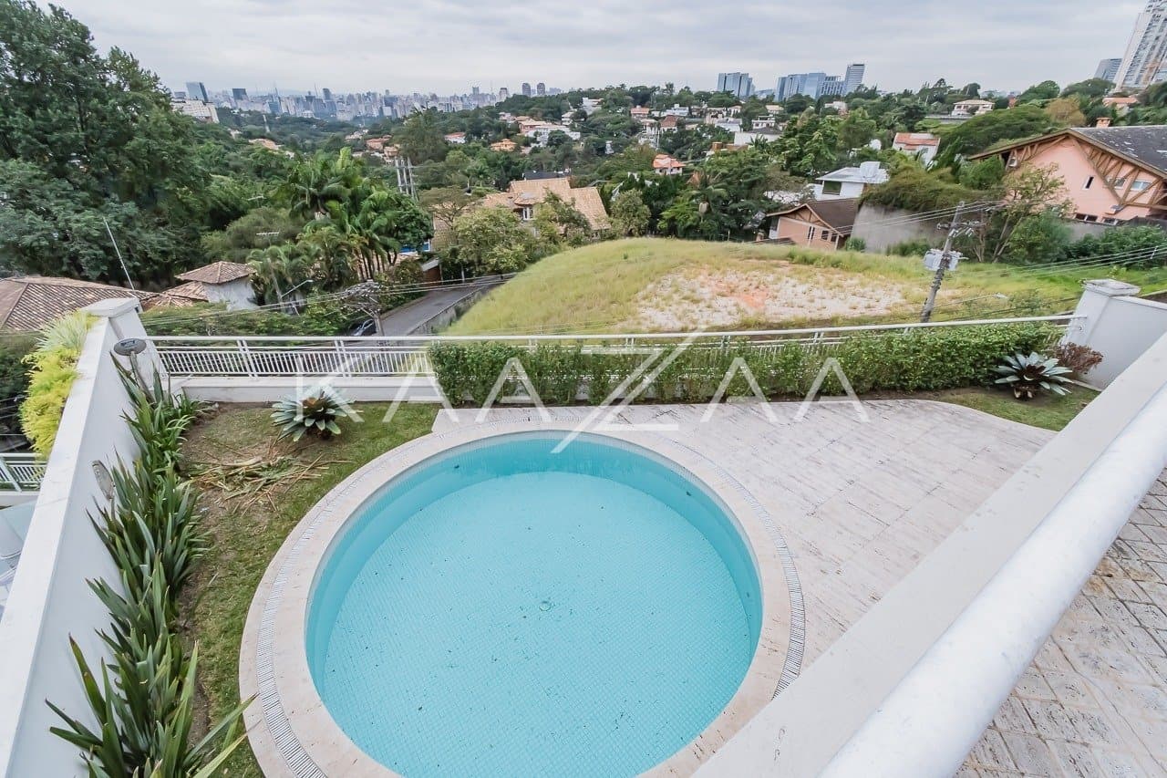 Espaços super amplos, muitos verdes e uma vista divina. Casa no estilo europeu, na Cidade Jardim. - Foto 16