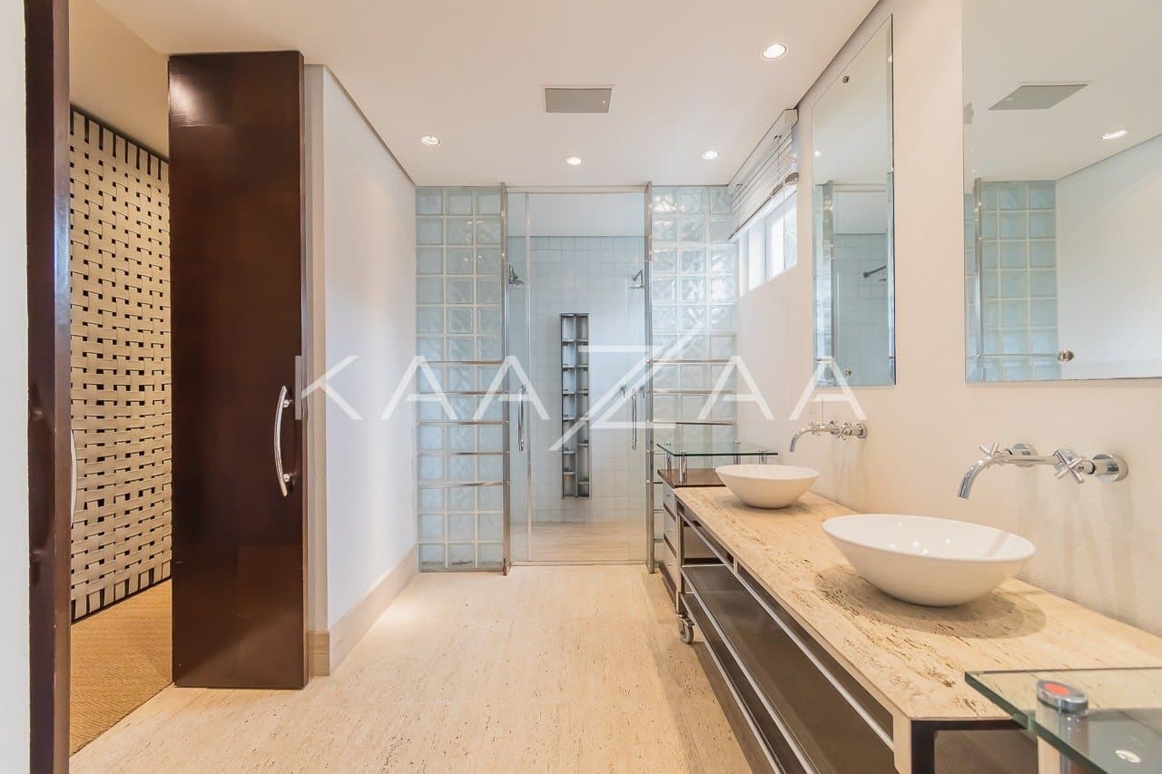 Espaços super amplos, muitos verdes e uma vista divina. Casa no estilo europeu, na Cidade Jardim. - Foto 18