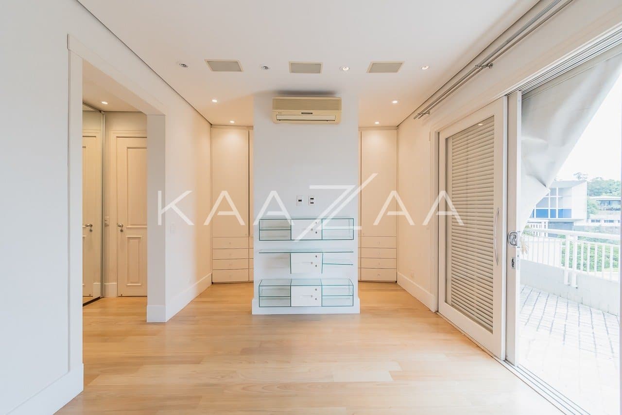 Espaços super amplos, muitos verdes e uma vista divina. Casa no estilo europeu, na Cidade Jardim. - Foto 19