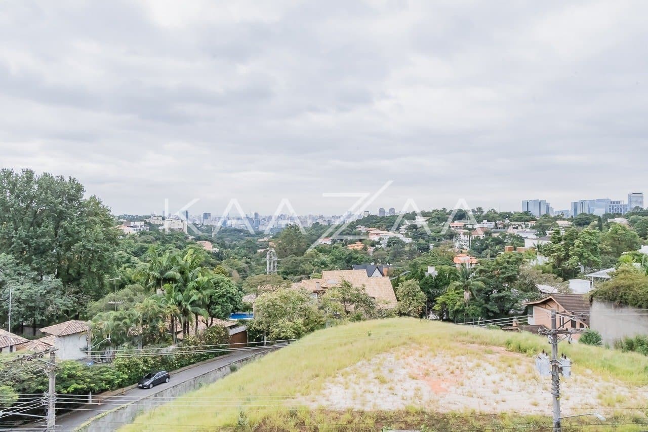 Espaços super amplos, muitos verdes e uma vista divina. Casa no estilo europeu, na Cidade Jardim. - Foto 21
