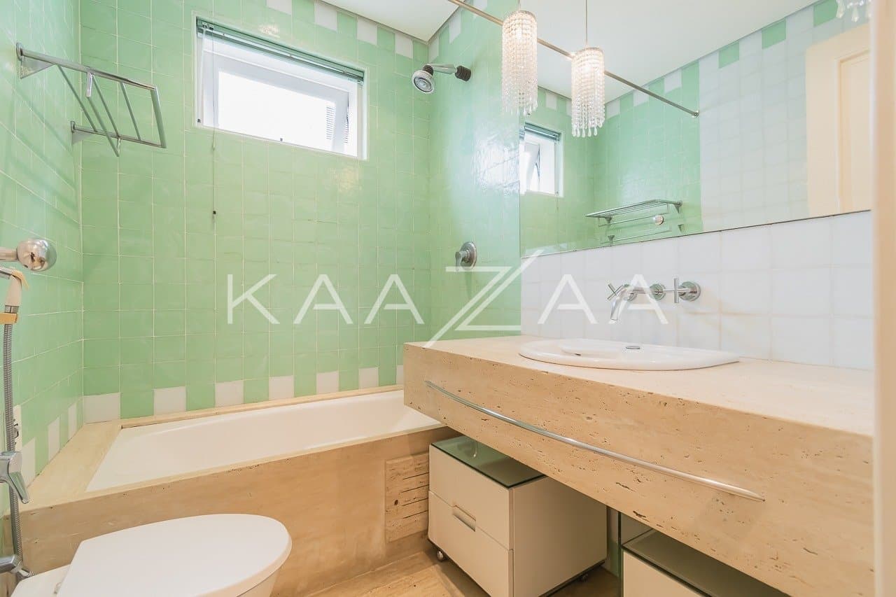 Espaços super amplos, muitos verdes e uma vista divina. Casa no estilo europeu, na Cidade Jardim. - Foto 22