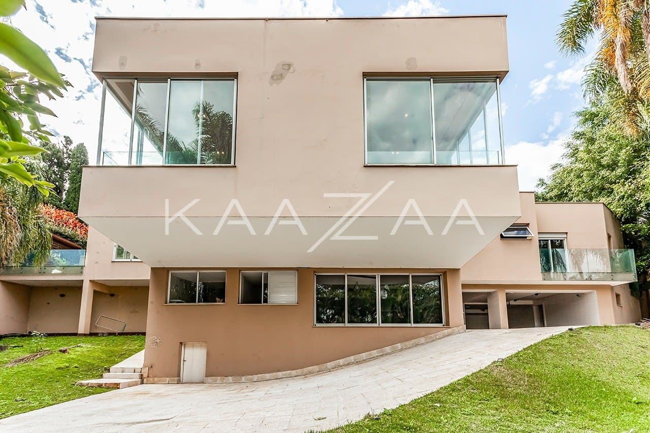 Vista verde, arquitetura moderna e janelões. Casa no Jardim Guelada! - Foto 1