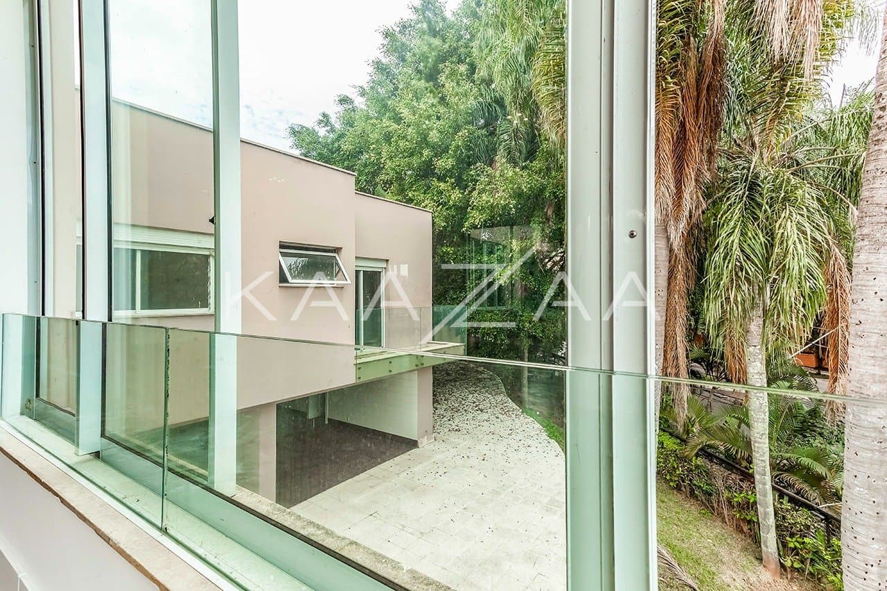 Vista verde, arquitetura moderna e janelões. Casa no Jardim Guelada! - Foto 8