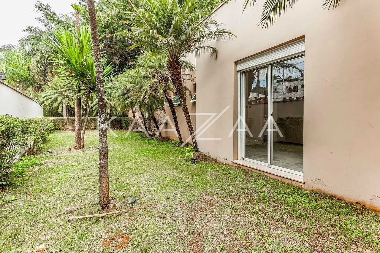 Vista verde, arquitetura moderna e janelões. Casa no Jardim Guelada! - Foto 11