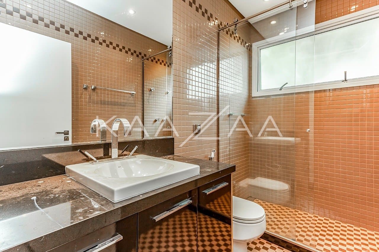 Vista verde, arquitetura moderna e janelões. Casa no Jardim Guelada! - Foto 17