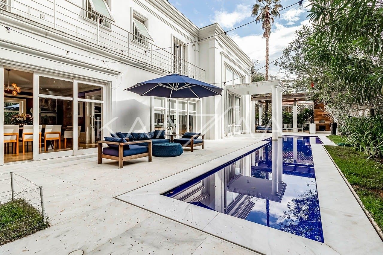 Entre o clássico e o moderno, o tom perfeito da elegância. Casa no Jardim Guedala. - Foto 1