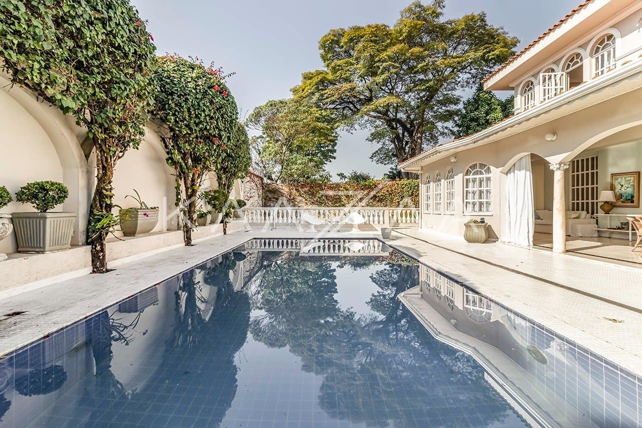 Deliciosa casa clássica, iluminada e ampla, no sossego da Cidade Jardim. - Foto 2