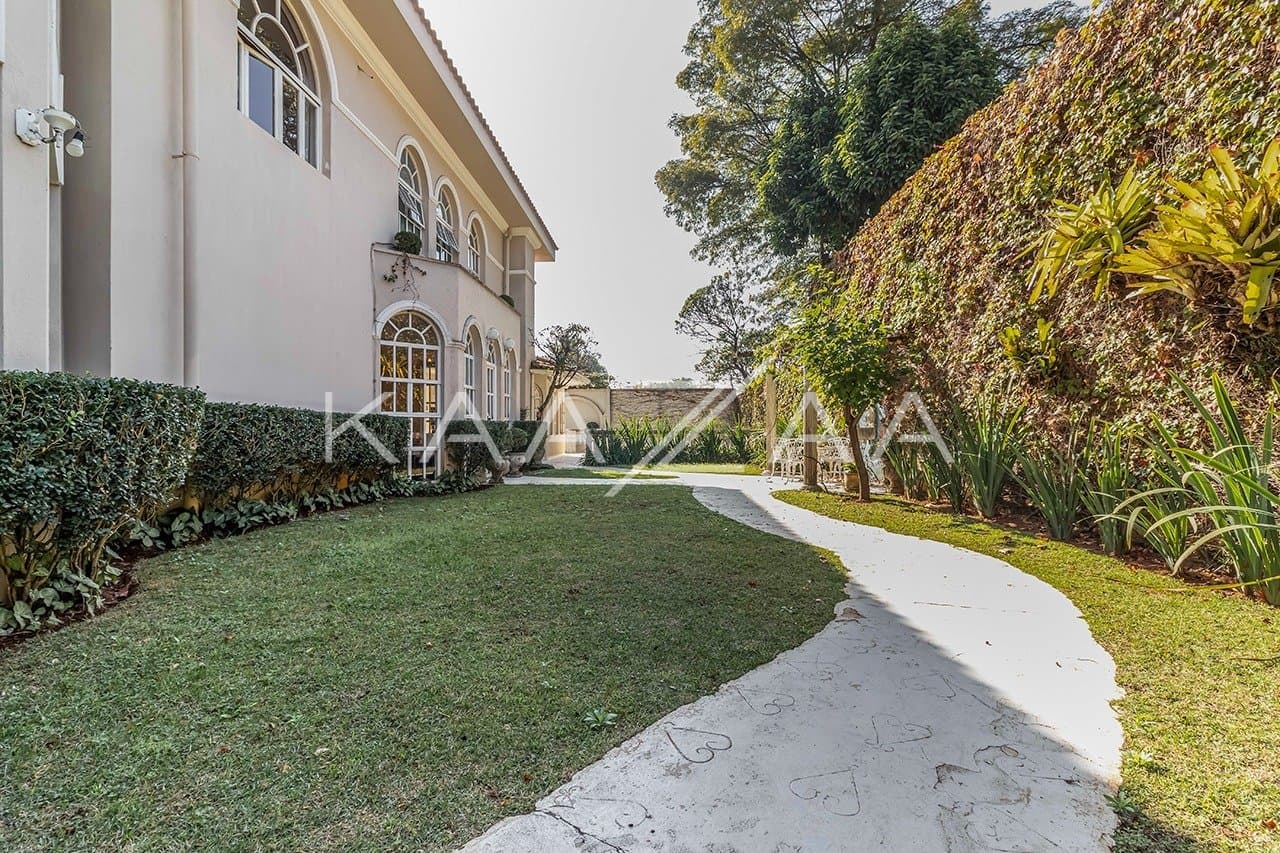 Deliciosa casa clássica, iluminada e ampla, no sossego da Cidade Jardim. - Foto 8