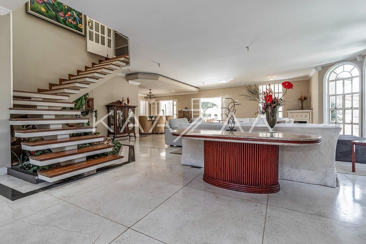 Deliciosa casa clássica, iluminada e ampla, no sossego da Cidade Jardim. - Foto 13