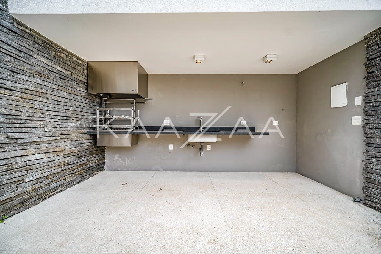 Que tal viver rodeado de muito verde em plena cidade grande? Esta casa no Jardim Lusitânia pode te proporcionar isso. - Foto 7