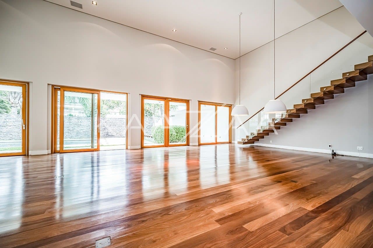 Que tal viver rodeado de muito verde em plena cidade grande? Esta casa no Jardim Lusitânia pode te proporcionar isso. - Foto 8