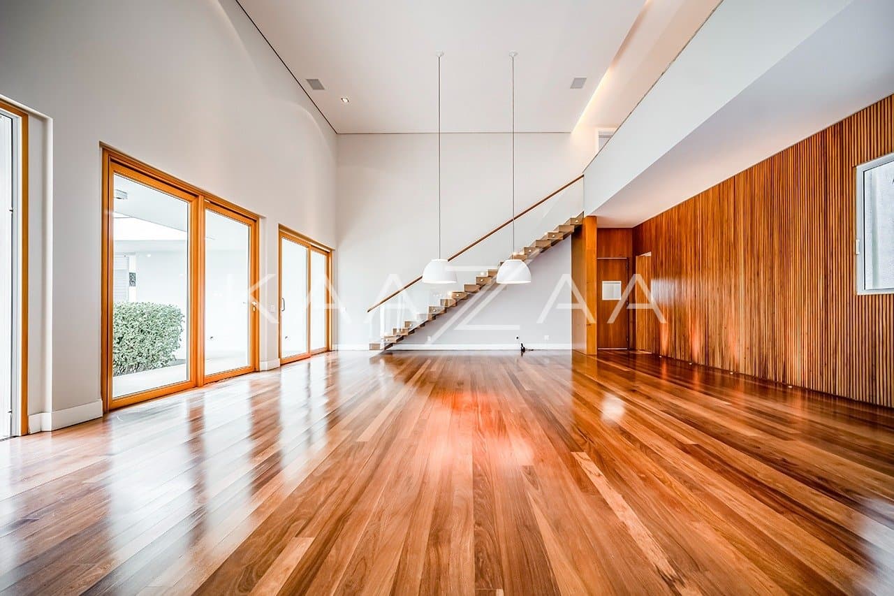 Que tal viver rodeado de muito verde em plena cidade grande? Esta casa no Jardim Lusitânia pode te proporcionar isso. - Foto 9