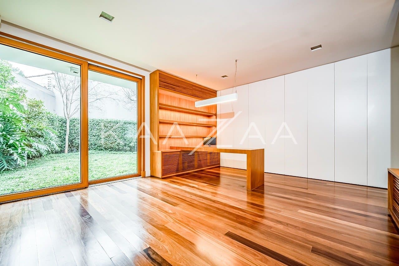 Que tal viver rodeado de muito verde em plena cidade grande? Esta casa no Jardim Lusitânia pode te proporcionar isso. - Foto 15