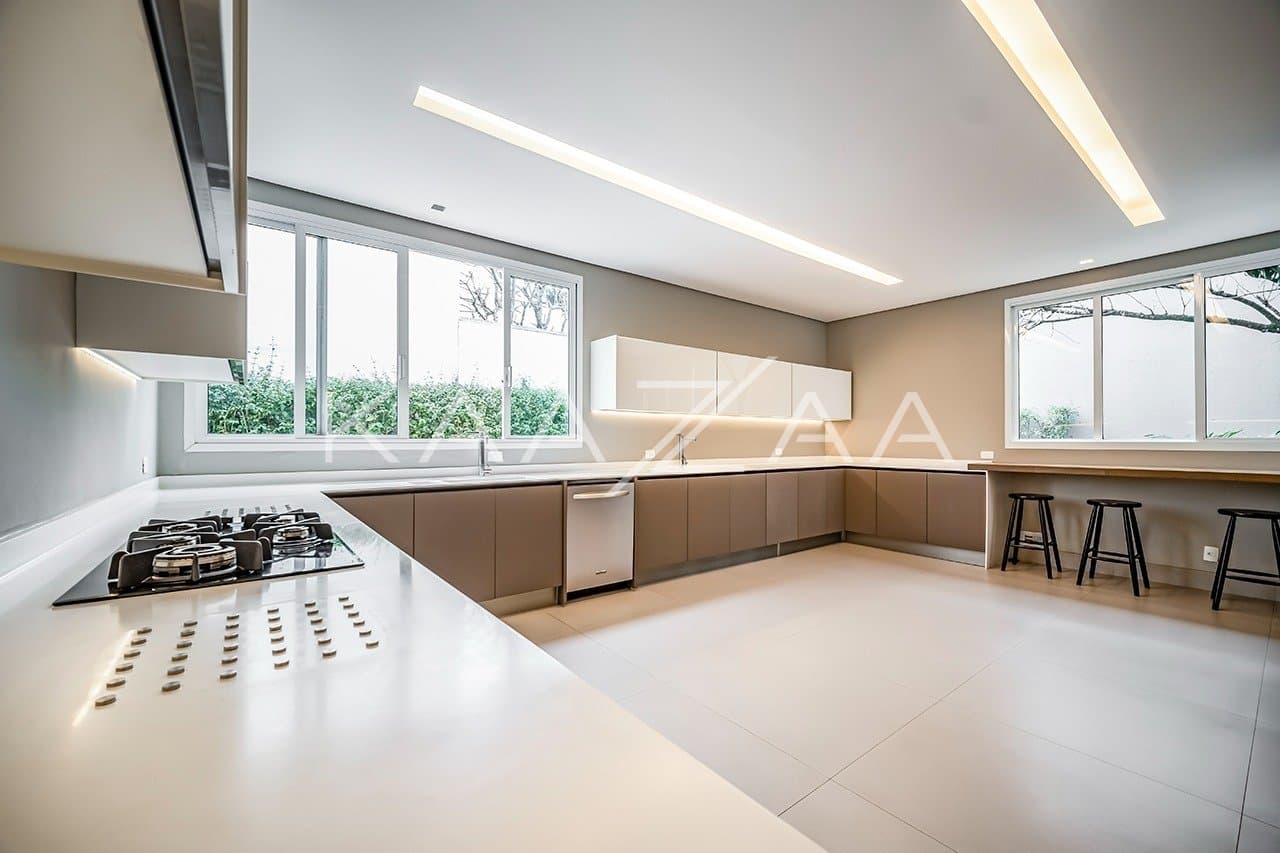 Que tal viver rodeado de muito verde em plena cidade grande? Esta casa no Jardim Lusitânia pode te proporcionar isso. - Foto 19