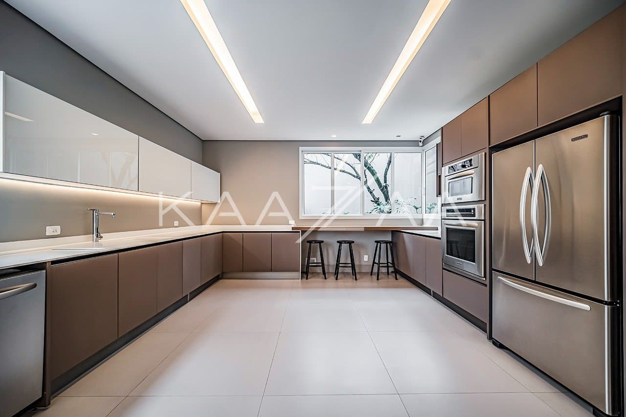 Que tal viver rodeado de muito verde em plena cidade grande? Esta casa no Jardim Lusitânia pode te proporcionar isso. - Foto 20