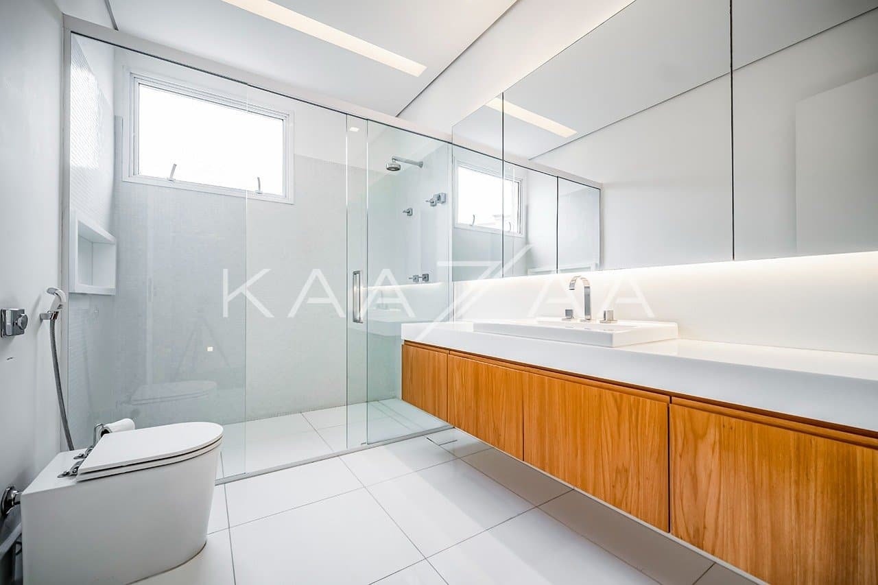 Que tal viver rodeado de muito verde em plena cidade grande? Esta casa no Jardim Lusitânia pode te proporcionar isso. - Foto 25