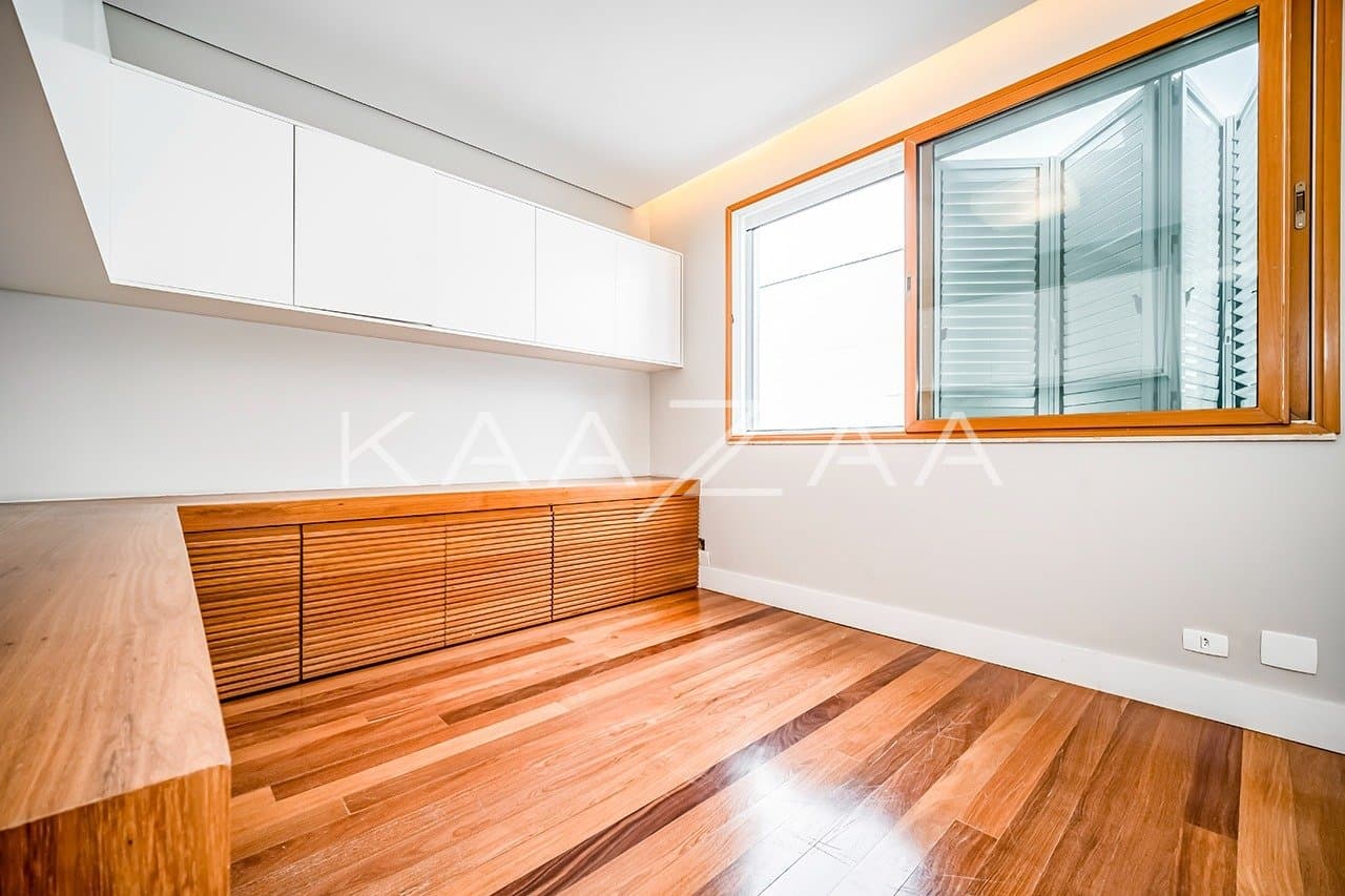 Que tal viver rodeado de muito verde em plena cidade grande? Esta casa no Jardim Lusitânia pode te proporcionar isso. - Foto 26