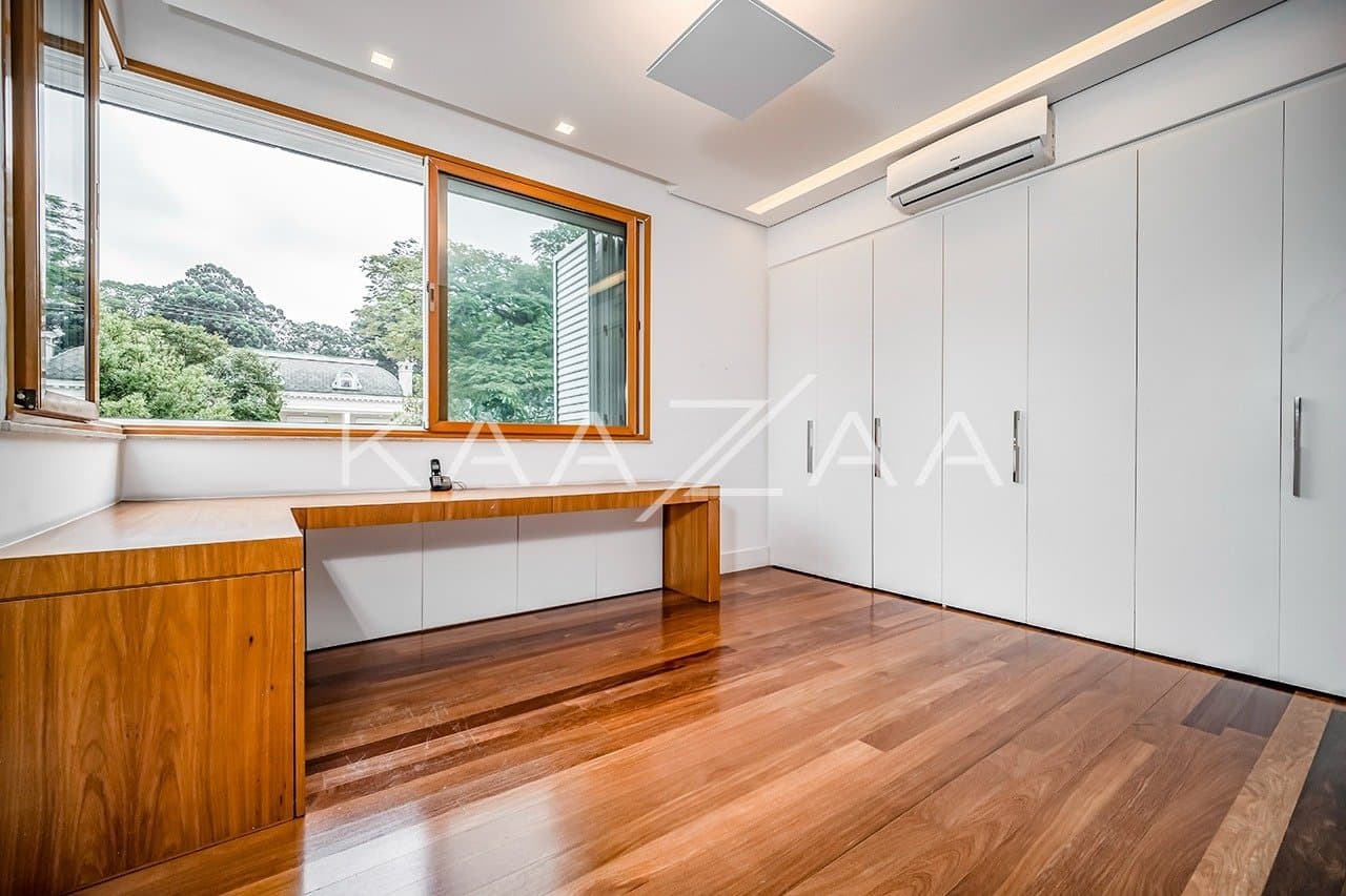 Que tal viver rodeado de muito verde em plena cidade grande? Esta casa no Jardim Lusitânia pode te proporcionar isso. - Foto 28