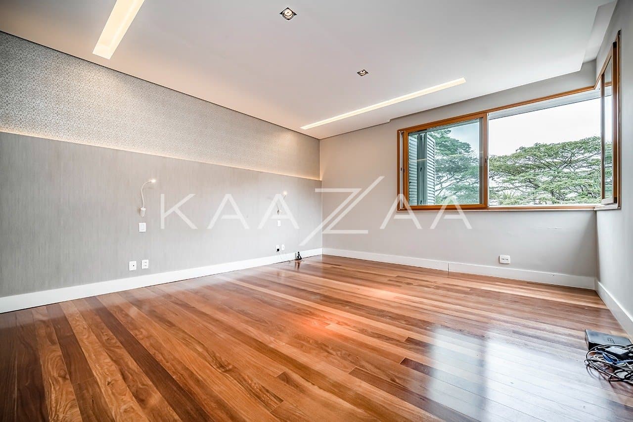 Que tal viver rodeado de muito verde em plena cidade grande? Esta casa no Jardim Lusitânia pode te proporcionar isso. - Foto 31