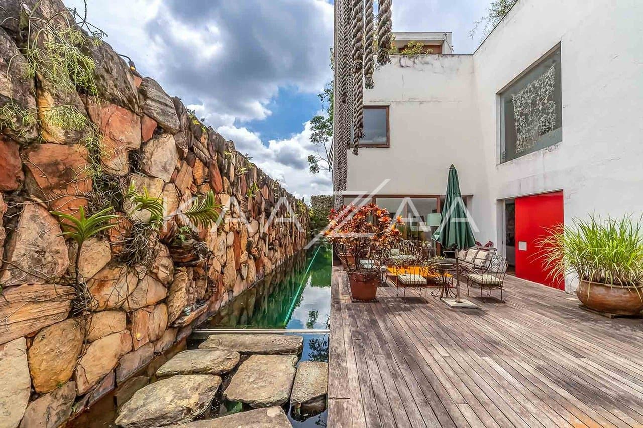 Casa apaixonante, que aproveita materiais naturais em seu projeto de ponta no Jardim Paulistano. - Foto 1
