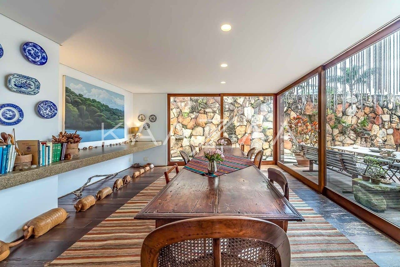 Casa apaixonante, que aproveita materiais naturais em seu projeto de ponta no Jardim Paulistano. - Foto 13