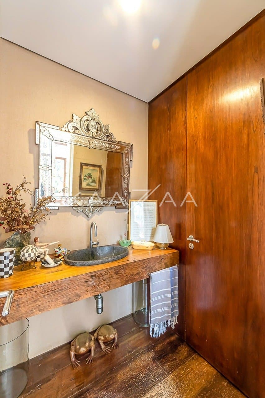 Casa apaixonante, que aproveita materiais naturais em seu projeto de ponta no Jardim Paulistano. - Foto 14