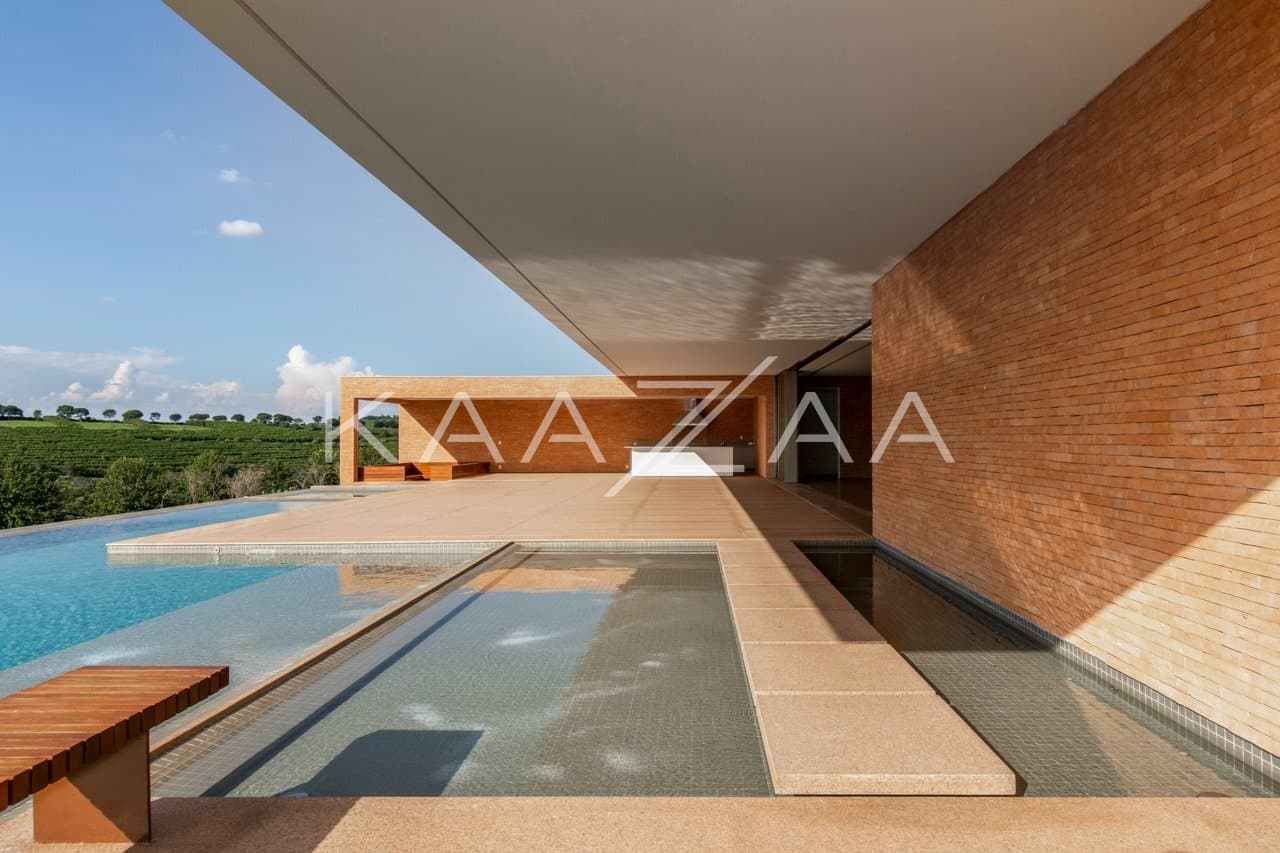 Casa com arquitetura de autor rodeada pela natureza na Quinta da Baroneza. - Foto 1