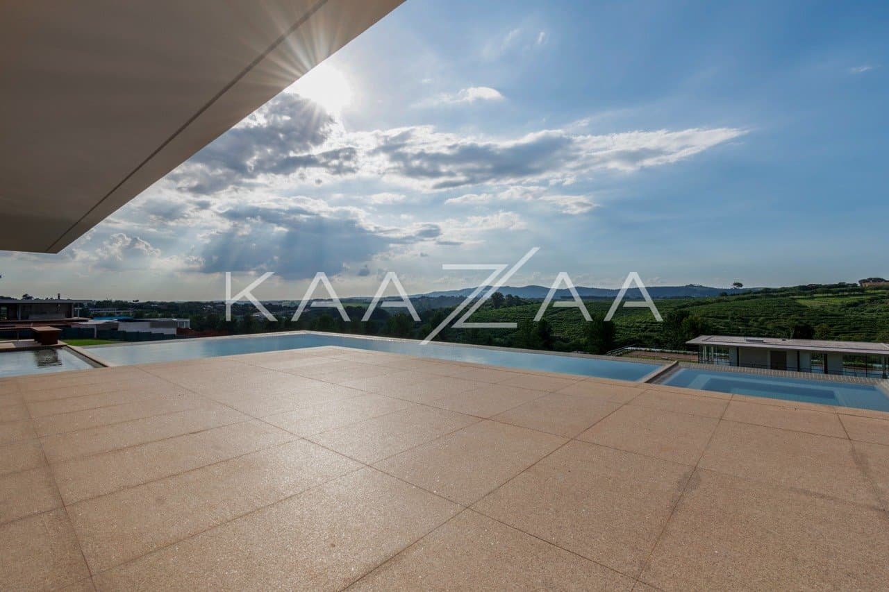 Casa com arquitetura de autor rodeada pela natureza na Quinta da Baroneza. - Foto 4