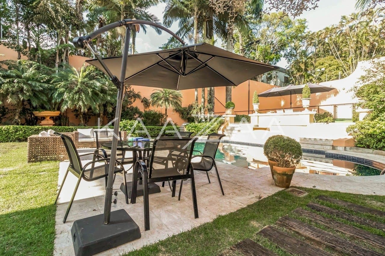 Casa deliciosa com lindo jardim e 4 suítes. Reformada, no Jardim Guedala. - Foto 4