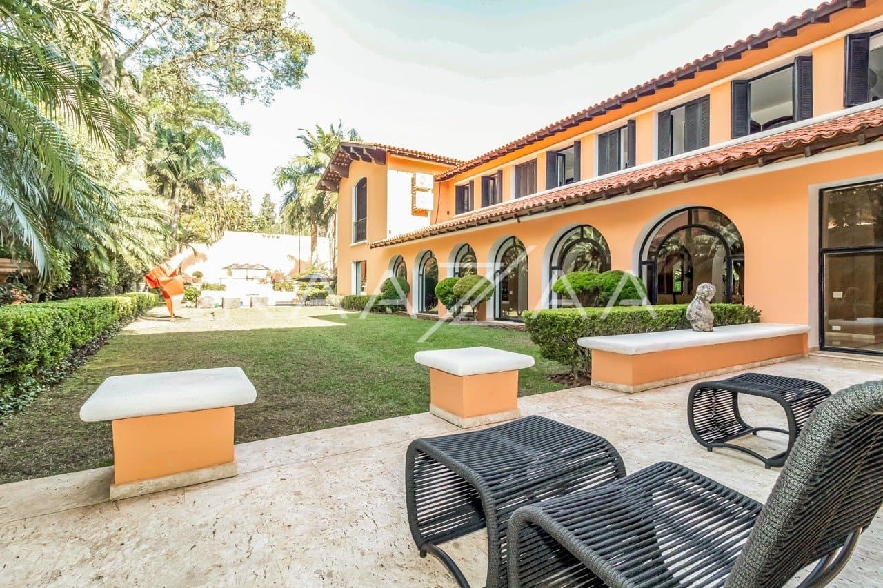 Casa deliciosa com lindo jardim e 4 suítes. Reformada, no Jardim Guedala. - Foto 7