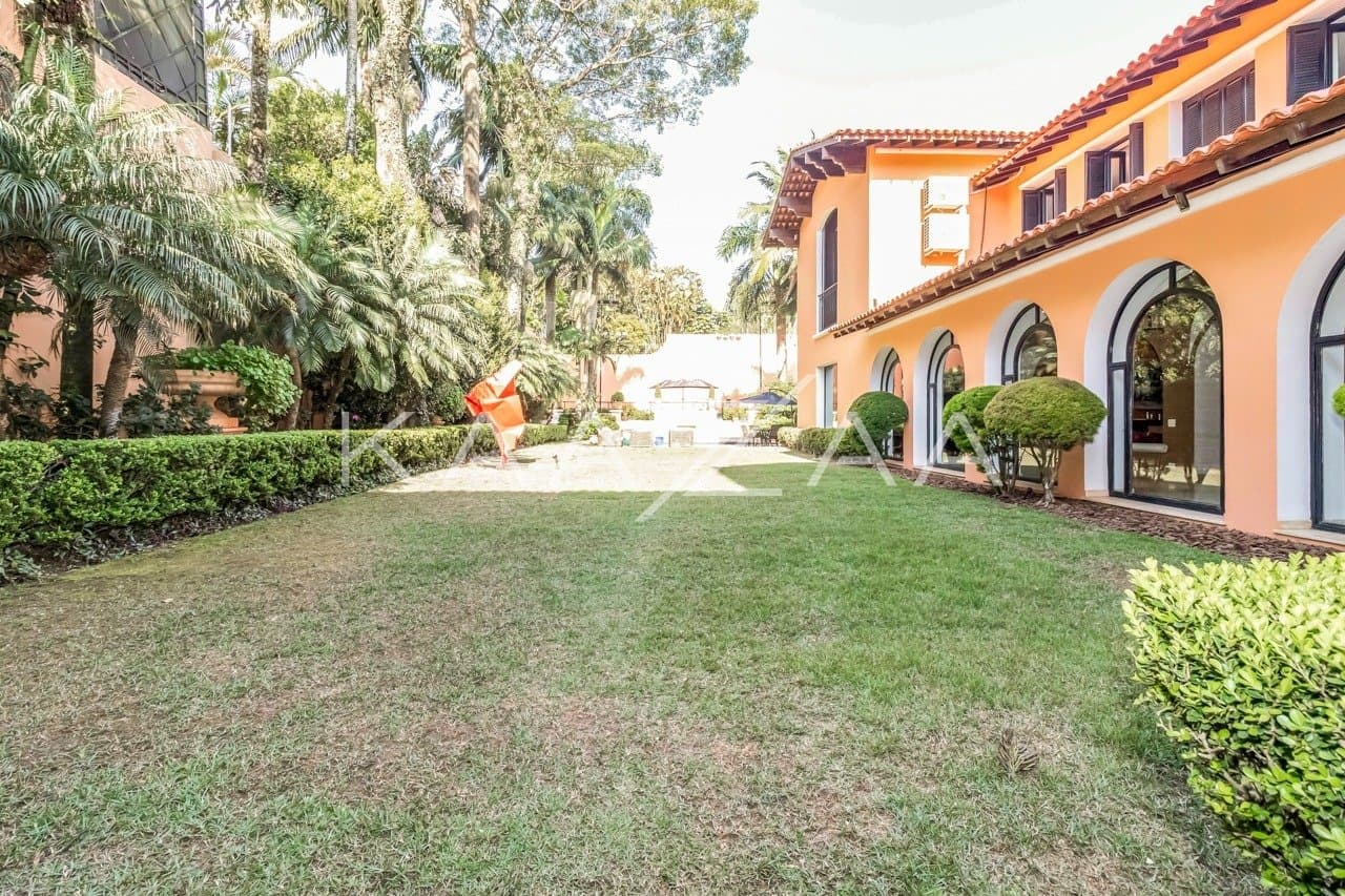 Casa deliciosa com lindo jardim e 4 suítes. Reformada, no Jardim Guedala. - Foto 8