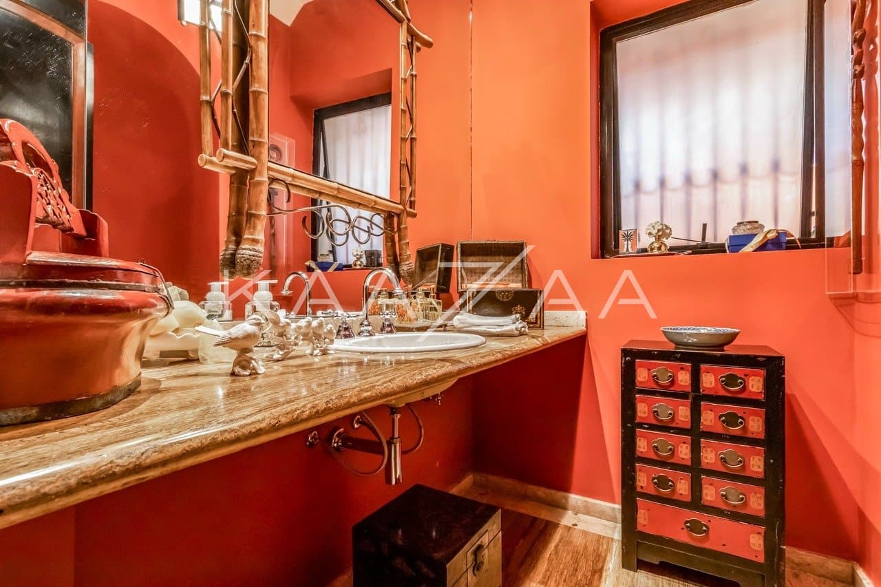 Casa deliciosa com lindo jardim e 4 suítes. Reformada, no Jardim Guedala. - Foto 21