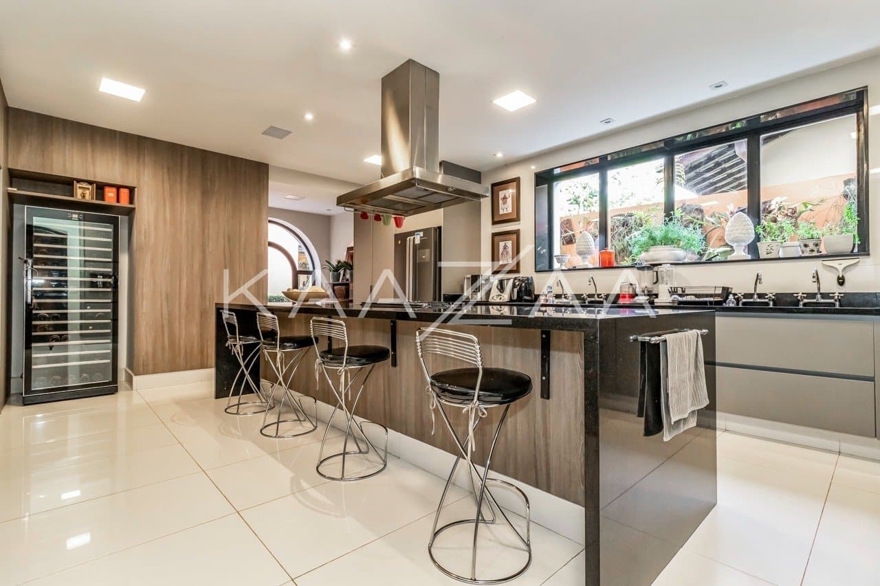 Casa deliciosa com lindo jardim e 4 suítes. Reformada, no Jardim Guedala. - Foto 22