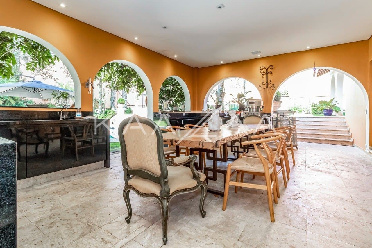 Casa deliciosa com lindo jardim e 4 suítes. Reformada, no Jardim Guedala. - Foto 24