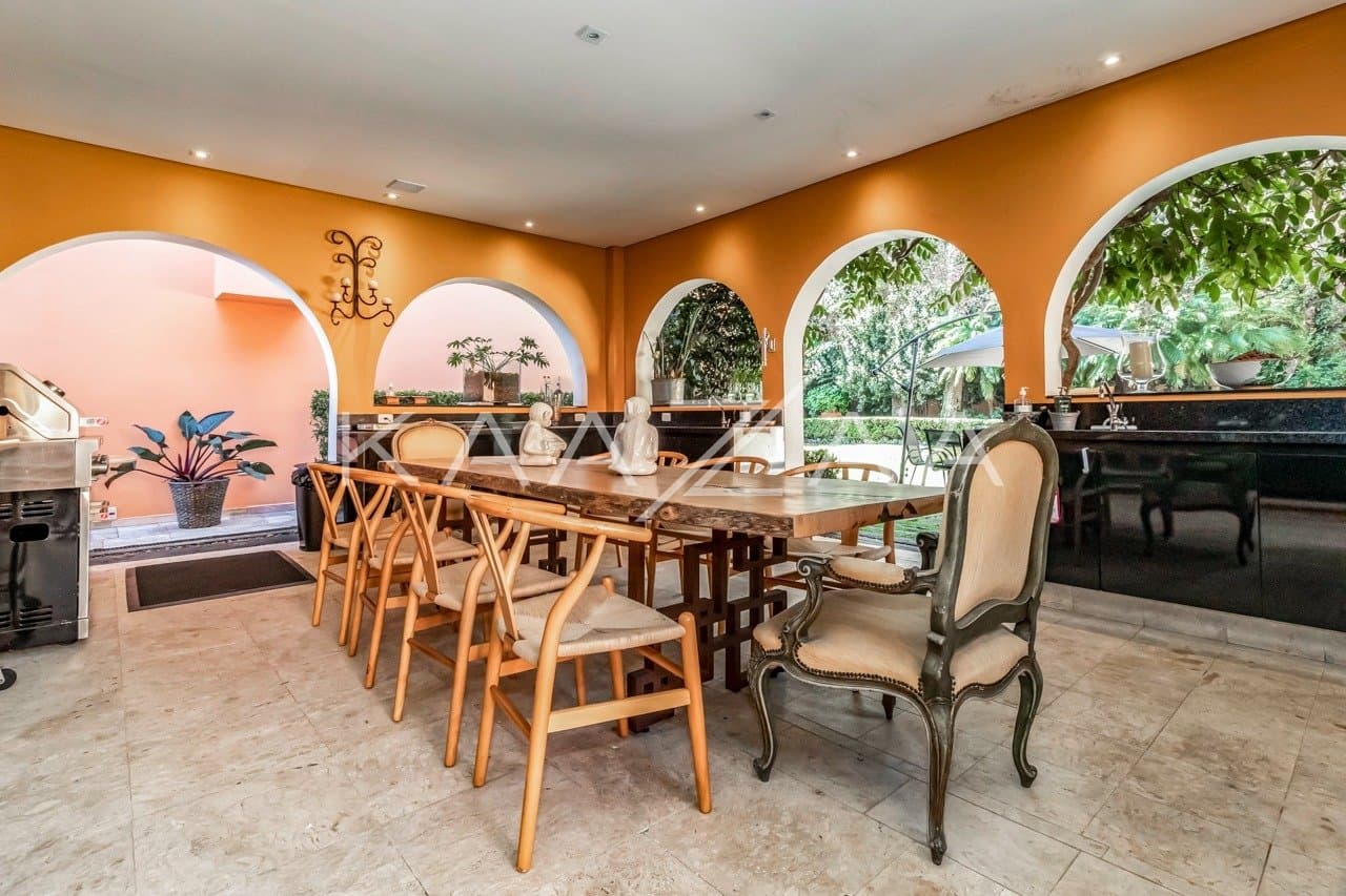 Casa deliciosa com lindo jardim e 4 suítes. Reformada, no Jardim Guedala. - Foto 25